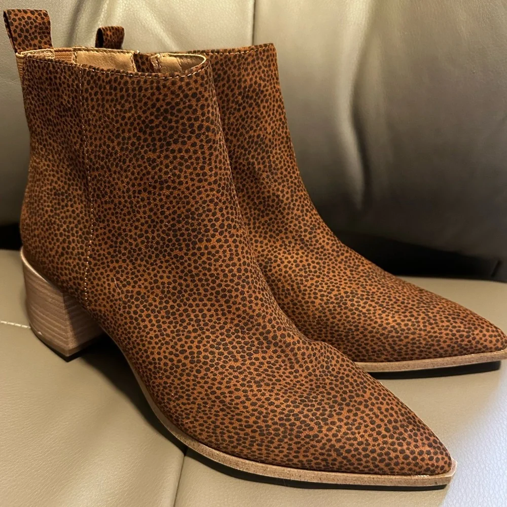 NWOT Universal threads SZ 8.5 ankle boots - Picture 1 of 4